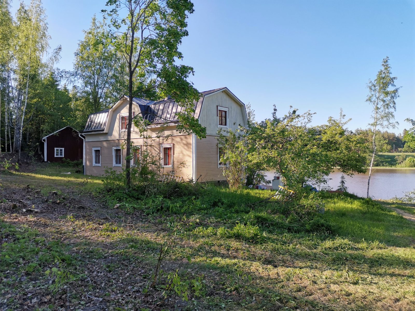 Omakotitalon remontti järven rannalla — Rakennuspalvelu A Virtanen